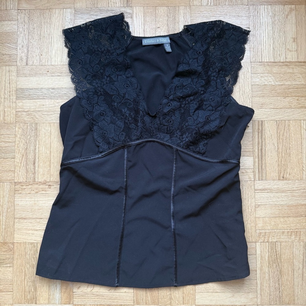 Tristan & Iseut | women's small Elegant Black v-neck Lace Tank Top